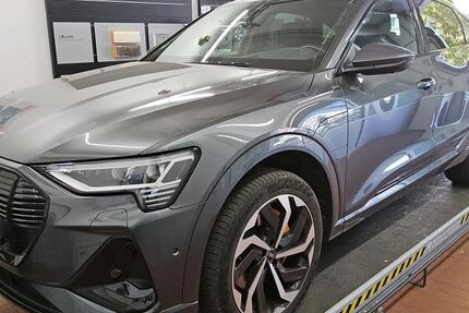 Audi e-tron 62.578 km 35.990 &euro; Hamburg 22047