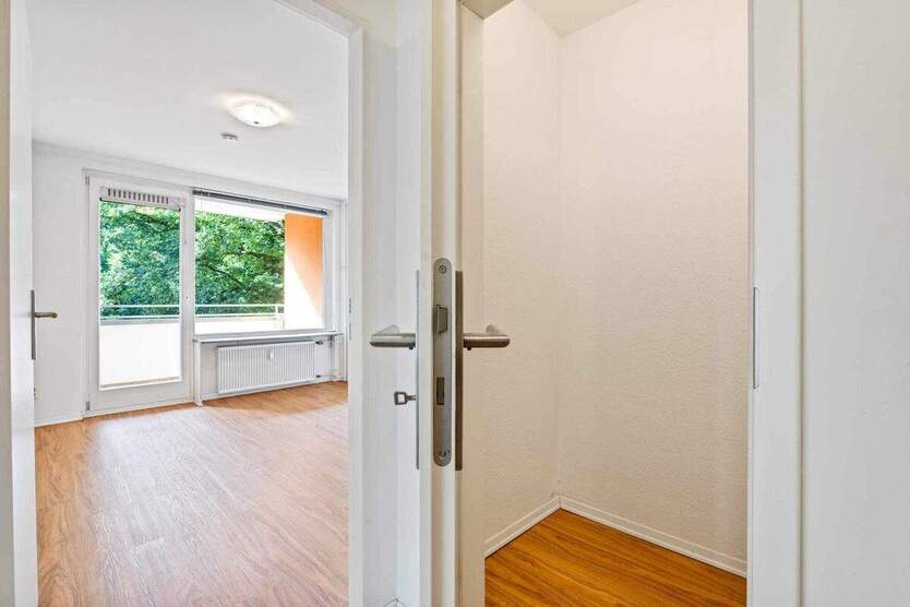 Sanierte 2-Zimmer-Wohnung mit Loggia am idyllischen Alsterlauf 2 zimmer