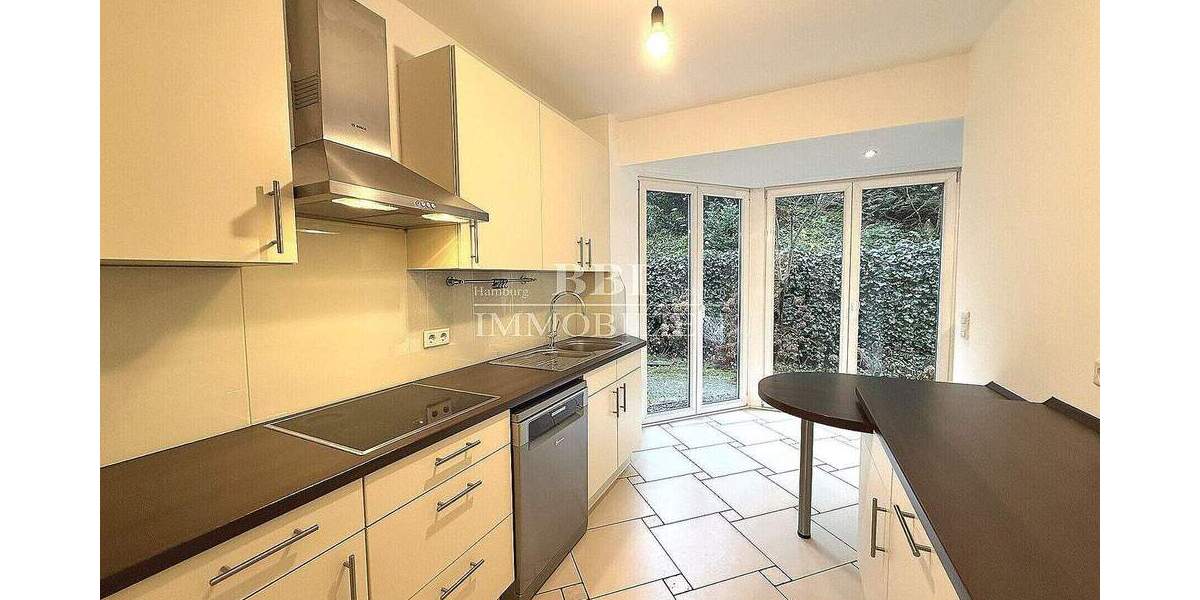 Erdgeschosswohnung mit Südgarten und 2 TG - Stilvolles Wohnen in privater Atmosphäre 4 zimmer