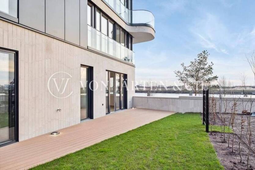 Exklusive helle NeubauWohnung mit herrlicher Gartenterrasse und Elbblick