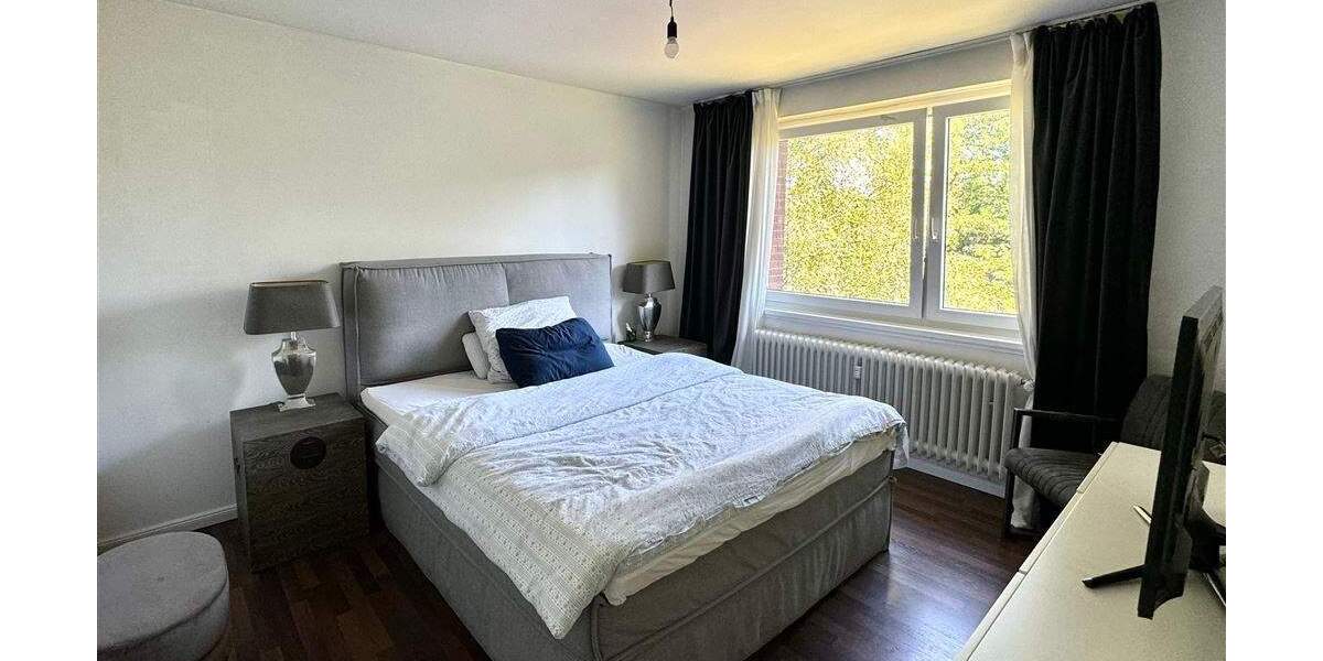 Möblierte Traumwohnung mit Balkon in Endetage in absolut ruhiger und sonniger Lage. 3 zimmer