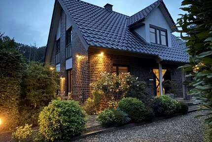 Haus Buchholz - 4.5 Zimmer, 159 m&sup2;, 879.000&euro; | Angebot:25373142