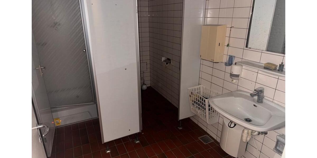 Ladengeschäft ggü EEZ 200 qm inkl keller zimmer