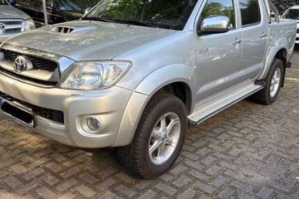 Toyota Hilux 194.000 km 13.600 &euro; Hamburg 20535