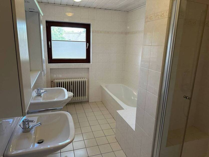 *** Großes Zweifamilienhaus mit viel Platz & Raum für 2 Generationen oder zum Arbeiten & Wohnen ***