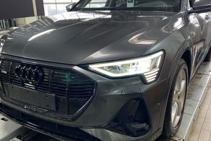 Audi e-tron 20.363 km 37.990 &euro; Hamburg 22047