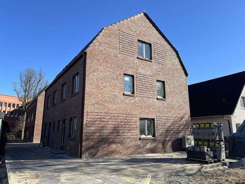 Haus zum Mieten in Norderstedt 2.650 € 170 m²