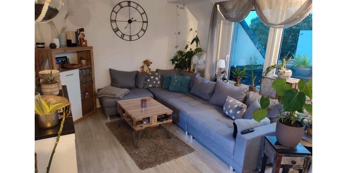 Dachgeschosswohnung Zwischenmiete mit großem Balkon Dehnhaide U3 2 zimmer