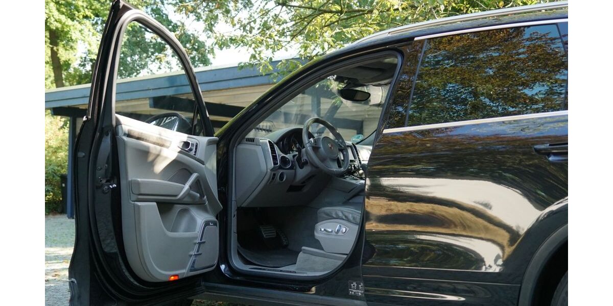 Porsche Cayenne 267.000 km 15.555 &euro; Hamburg 22145