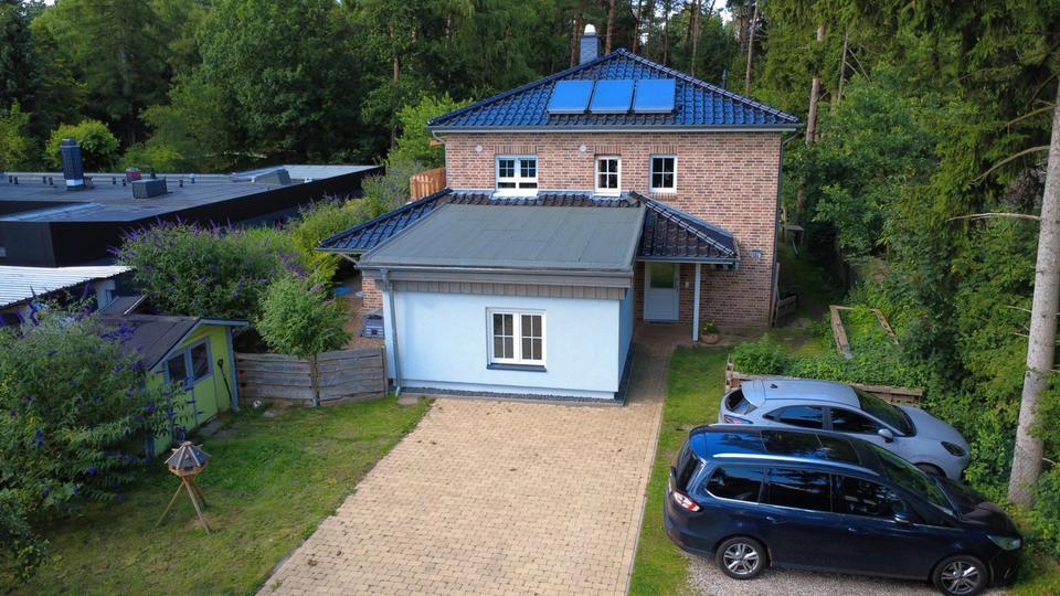 Großzügiges Wohnen mit 2 WE in bester Lage von Quickborn-Heide