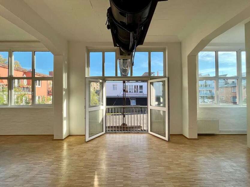 Büro in Hamburg 4.822,18 € 320 m²