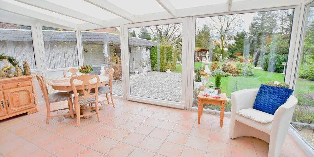 Lichtdurchfluteter 4-Zi.-Doppelhaustraum mit Wintergarten, Kamin, Sauna und Gartenidylle 4 zimmer