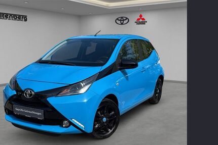 Toyota Aygo (X) 76.500 km 7.980 &euro; Hamburg 22399
