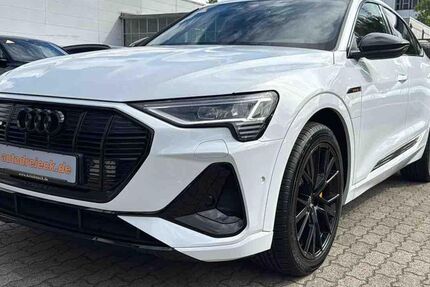 Audi e-tron 41.850 km 33.950 € Hamburg 22047