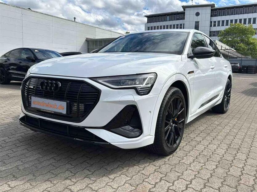 Audi e-tron 41.850 km 33.950 € Hamburg 22047