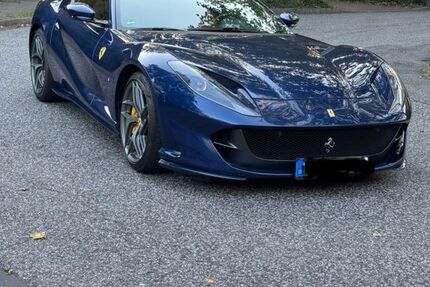 Ferrari 812 20.500 km 266.900 € Hamburg 22179