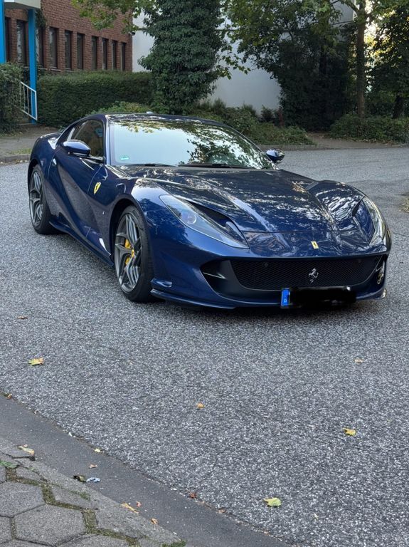 Ferrari 812 20.500 km 266.900 € Hamburg 22179