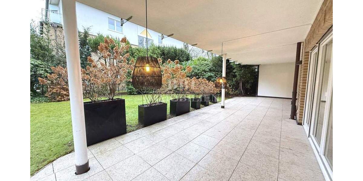 Erdgeschosswohnung mit Südgarten und 2 TG - Stilvolles Wohnen in privater Atmosphäre 4 zimmer