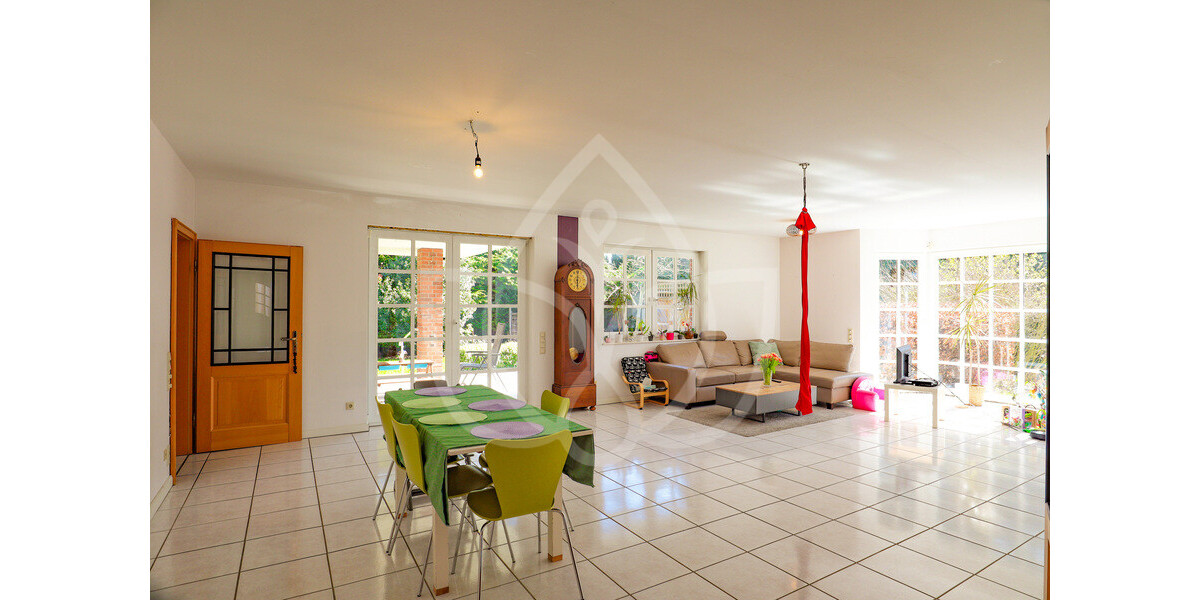 Raumwunder auf ca. 274 m² Wohnfläche – 8 Zimmer & Dreifachgarage! - Einfamilienhaus Hasloh | Angebot:26207359