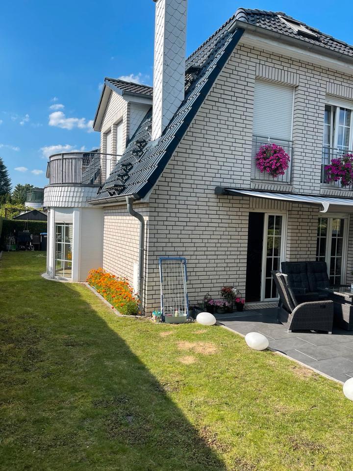 Einfamilienhaus mit Erker, Kamin, Vollkeller, Garten und mehr