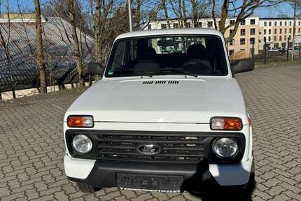 Lada Taiga 37.150 km 12.100 &euro; Neu Wulmstorf 21629