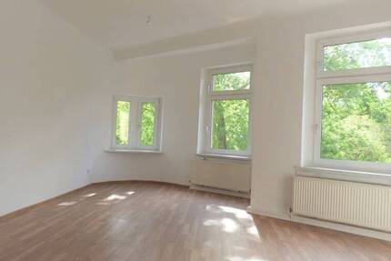 Leutzsch - Schöne 3 Zi.- Whg., Gäste WC, Loggia, frisch saniert!
