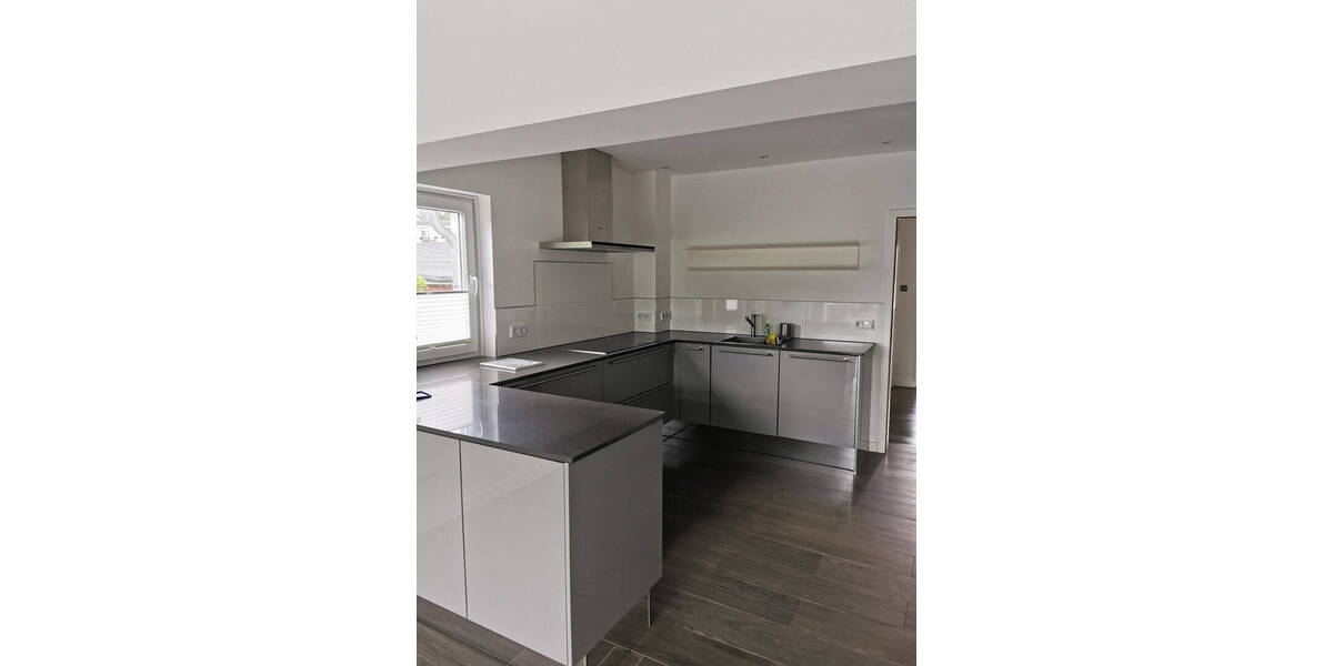 Einfamilienhaus Hamburg Rahlstedt - 8 Zimmer, 180 m&sup2;, 2.800&euro; | Angebot:26306502