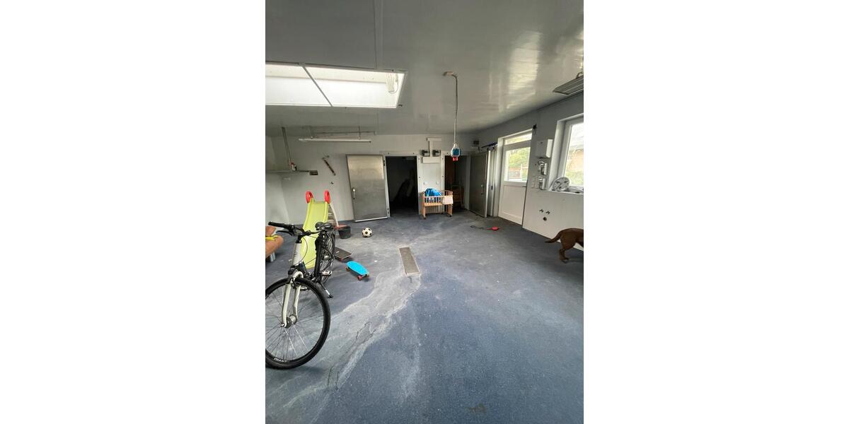 Lagerhalle mit Stellplatz zimmer