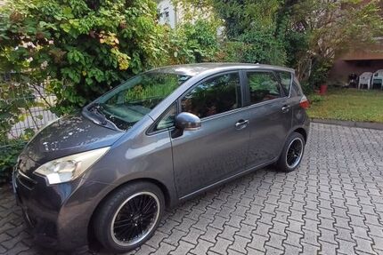 Toyota Verso-S 99.095 km 6.300 &euro; Hamburg 22041