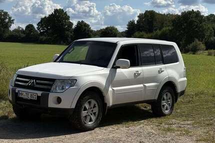 Mitsubishi Pajero 216.000 km 8.700 € Hamburg 22143
