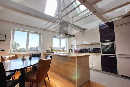 DREAMHOUSE Immobilien: Attraktiver Dachgeschossausbau mit großzügigem Grundriss 3 zimmer