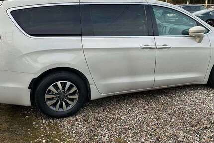 Chrysler Pacifica 114.000 km 32.999 &euro; Hamburg 22309
