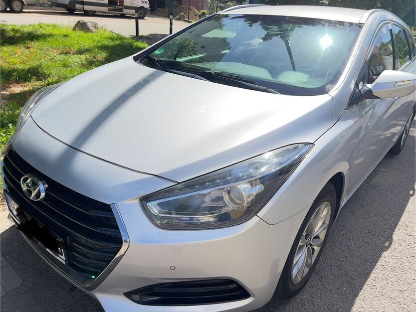 Hyundai i40 110.000 km 10.500 € Hamburg 22145