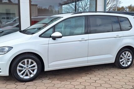 VW Touran 307.045 km 9.300 &euro; Stapelfeld 22145