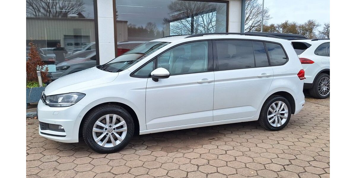 VW Touran 307.045 km 9.300 &euro; Stapelfeld 22145
