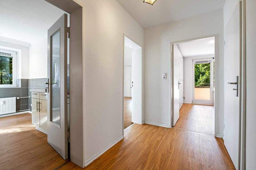 Sanierte 2-Zimmer-Wohnung mit Loggia am idyllischen Alsterlauf 2 zimmer