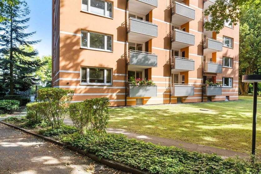 Sanierte 2-Zimmer-Wohnung mit Loggia am idyllischen Alsterlauf 2 zimmer