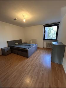 MÖBLIERT, MIT BALKONBLICK INS GRÜNE 3 zimmer