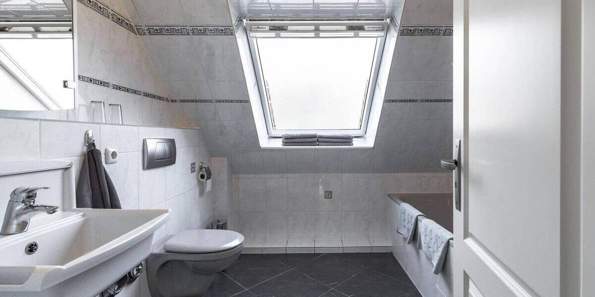Etagenwohnung Norderstedt Garstedt - 5 Zimmer, 146 m&sup2;, 2.200&euro; | Angebot:26730976