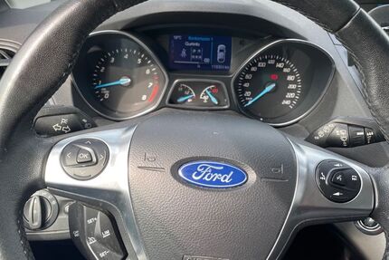 Ford Kuga 122.456 km 8.150 &euro; Wandsbek 22043