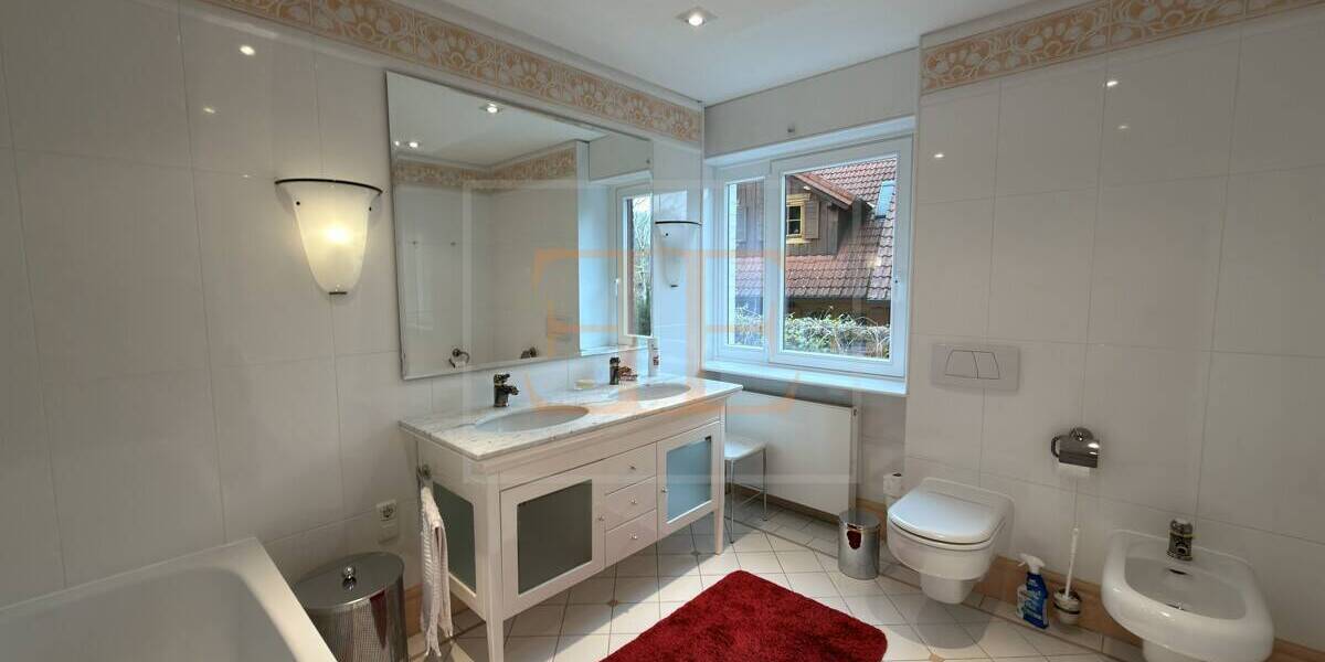 Charakterstarkes Architektenhaus mit Wellnessbereich und Indoor-Pool in Hamburg-Volksdorf - Einfamilienhaus Hamburg / Volksdorf Volksdorf | Angebot:26230730