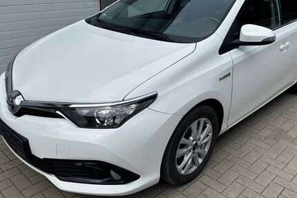 Toyota Auris 182.904 km 9.900 &euro; Hamburg 22147