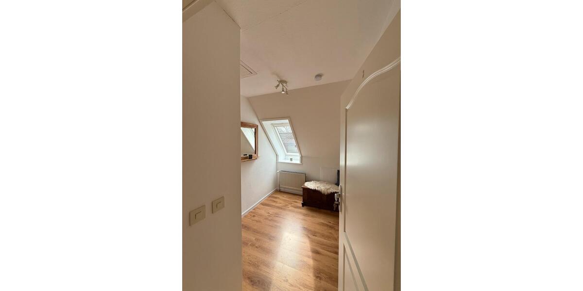 Dachgeschoßwohnung Hamburg Wandsbek - 3 Zimmer, 56 m&sup2;, 1.200&euro; | Angebot:26253938