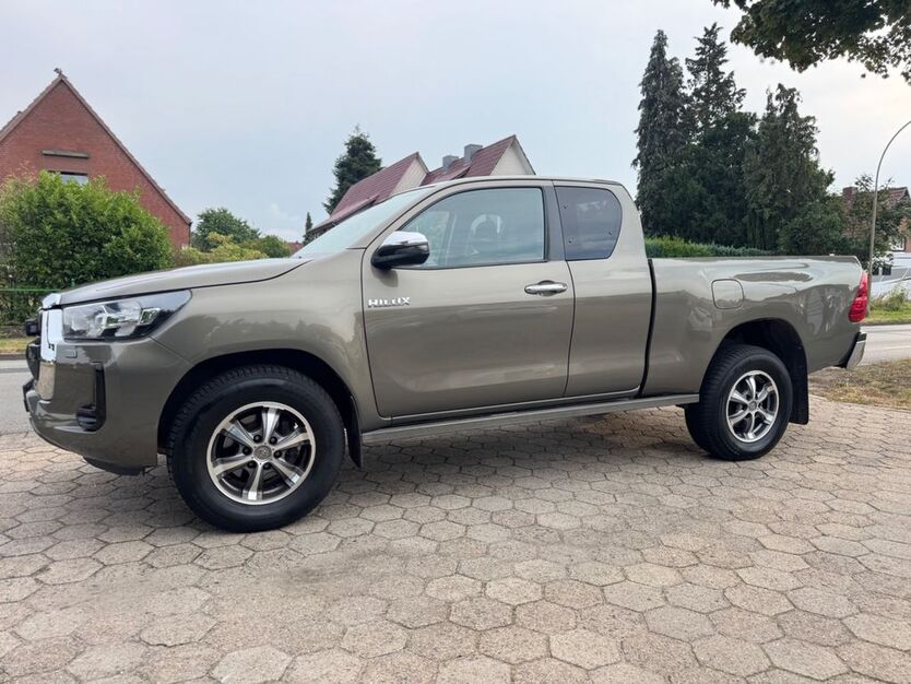 Toyota Hilux 194.000 km 32.990 € Stelle 21435