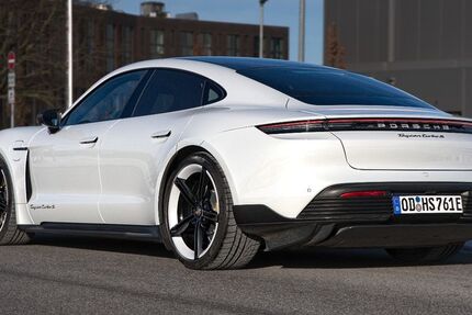 Porsche Taycan 89.650 km 69.900 &euro; Braak 22145
