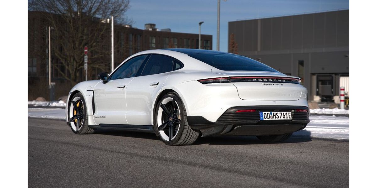 Porsche Taycan 89.650 km 71.300 &euro; Braak 22145