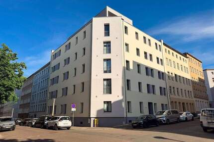 Aufzug, Fußbodenheizung, Wanne, Dusche, Balkon und EBK!