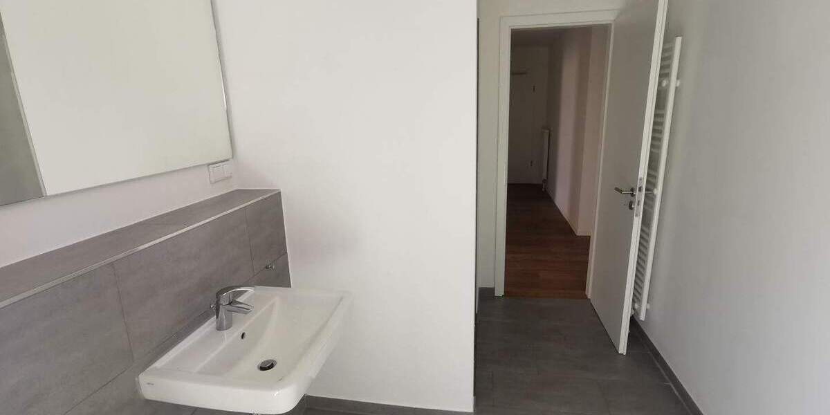 Schöne und moderne 3-Zimmer-Terrassenwohnung (Neubaucharakter) mit Terrasse in zentraler, aber ruhiger und grüner Lage von Hamburg-Eißendorf! 3 zimmer