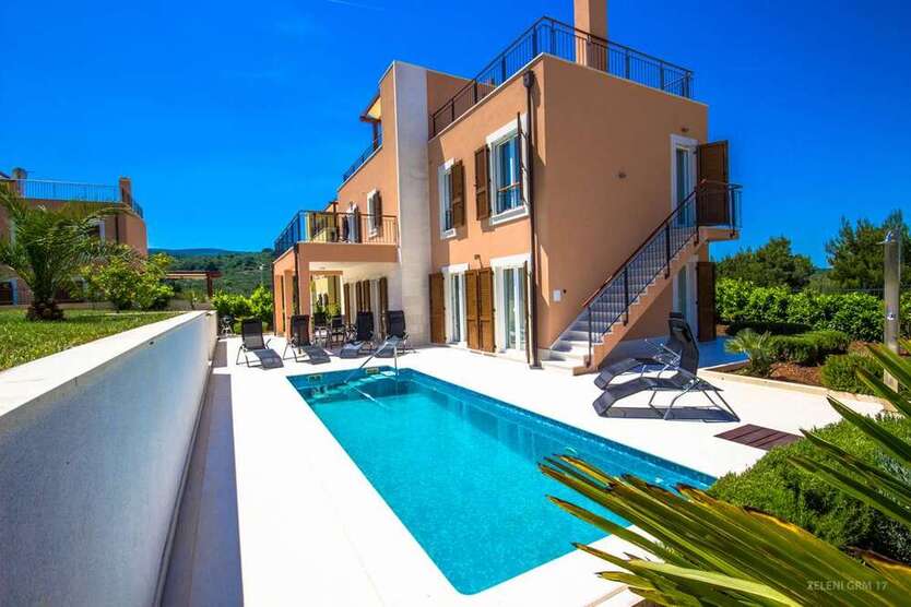 Haus zum Kaufen in Brac 600.000 € 207 m²