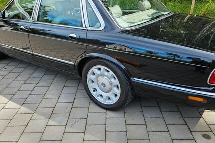 Jaguar Daimler 186.500 km 22.950 &euro; Hamburg 22587